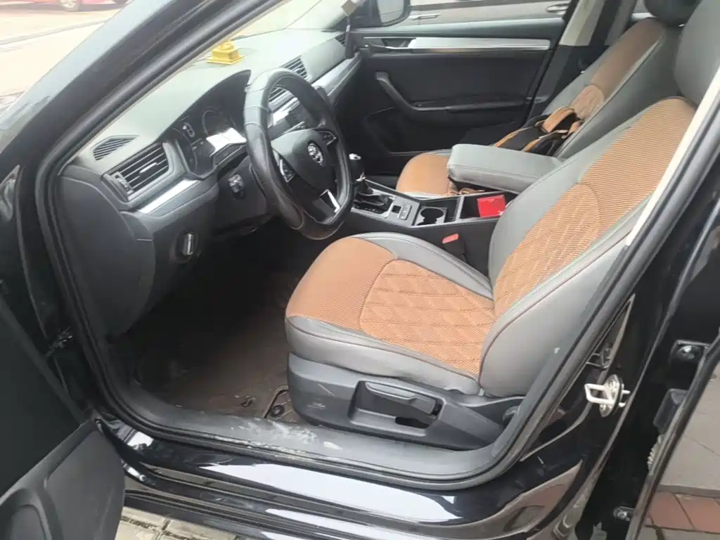 Skoda Superb — фото 14