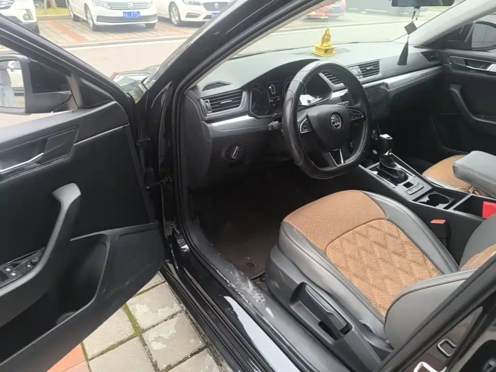 Skoda Superb — фото 15