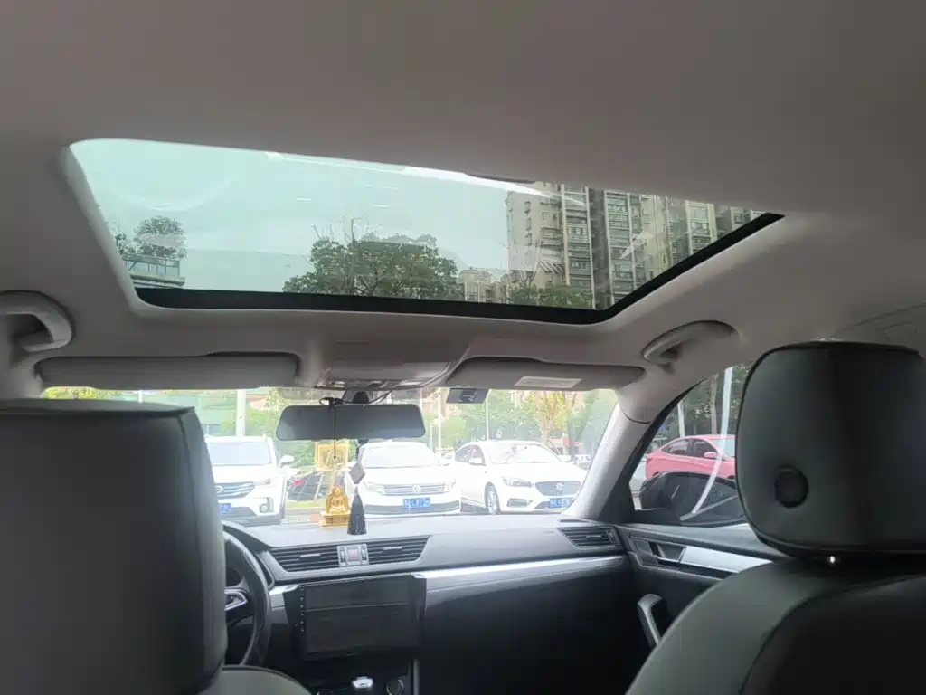 Skoda Superb — фото 17