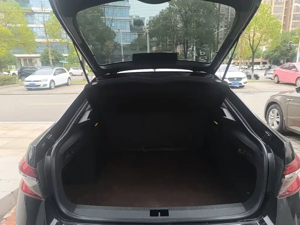 Skoda Superb — фото 18
