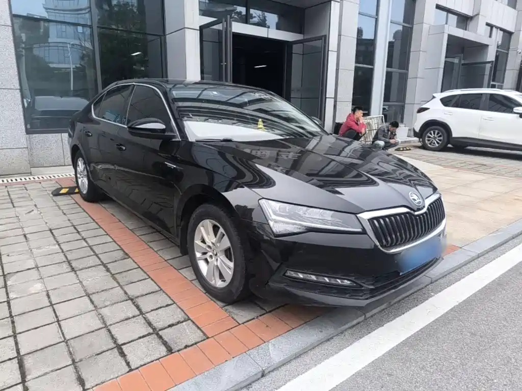 Skoda Superb — фото 3