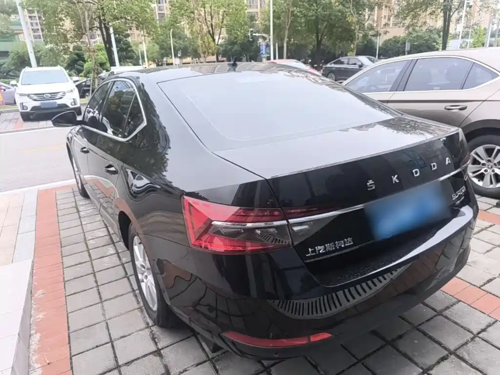 Skoda Superb — фото 4