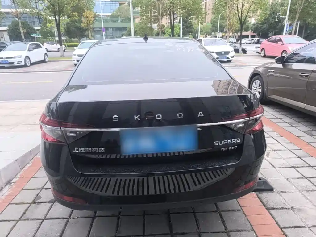 Skoda Superb — фото 5