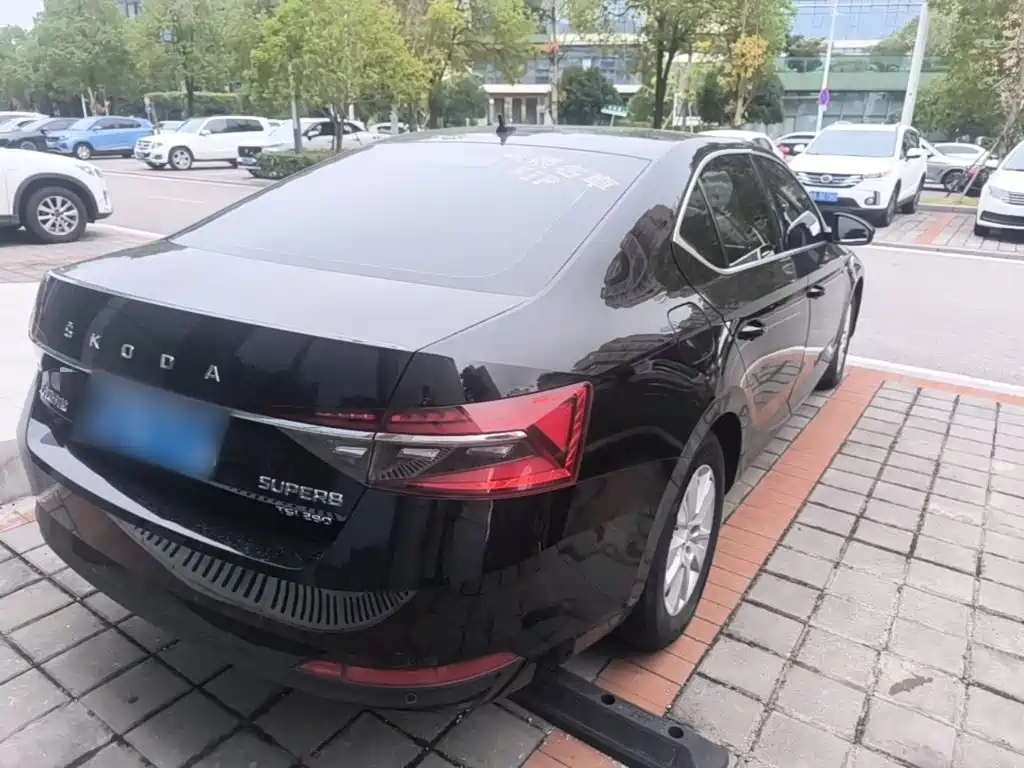 Skoda Superb — фото 6