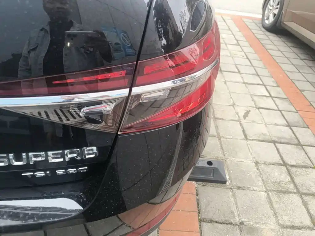 Skoda Superb — фото 7