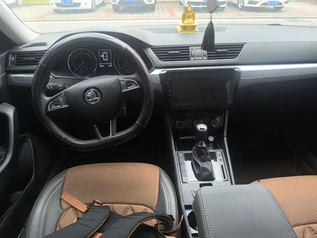 Skoda Superb — фото 9