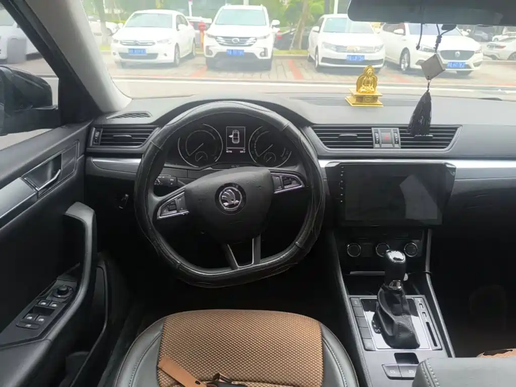 Skoda Superb — фото 10