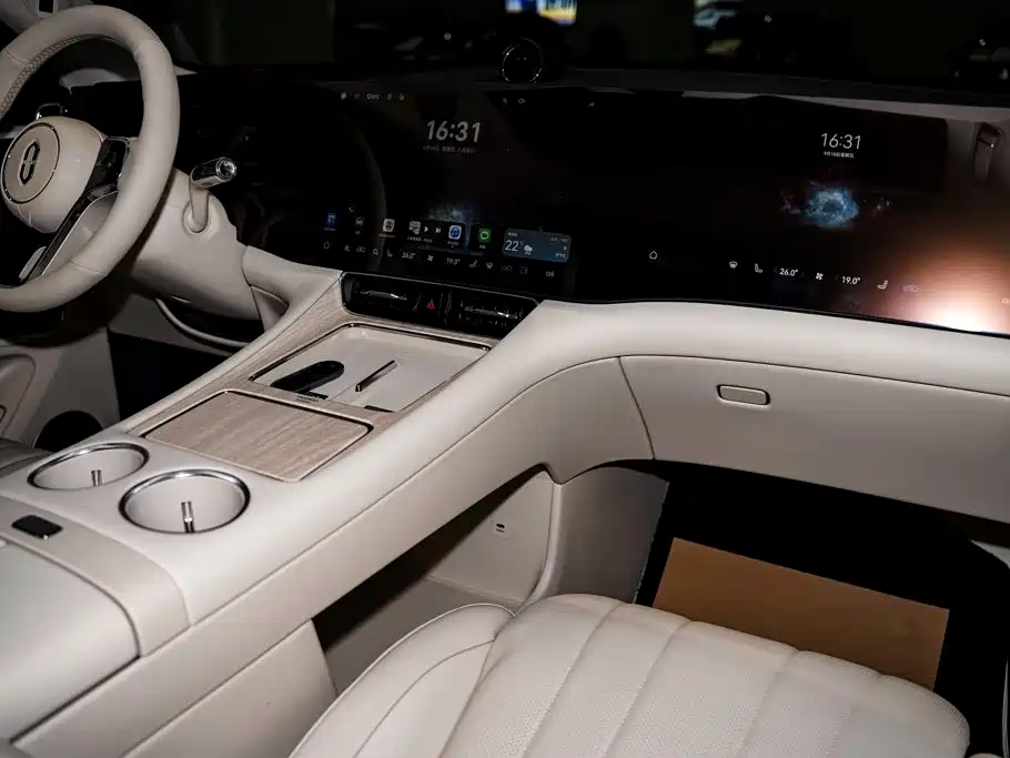 AITO AITO M8 — фото 31