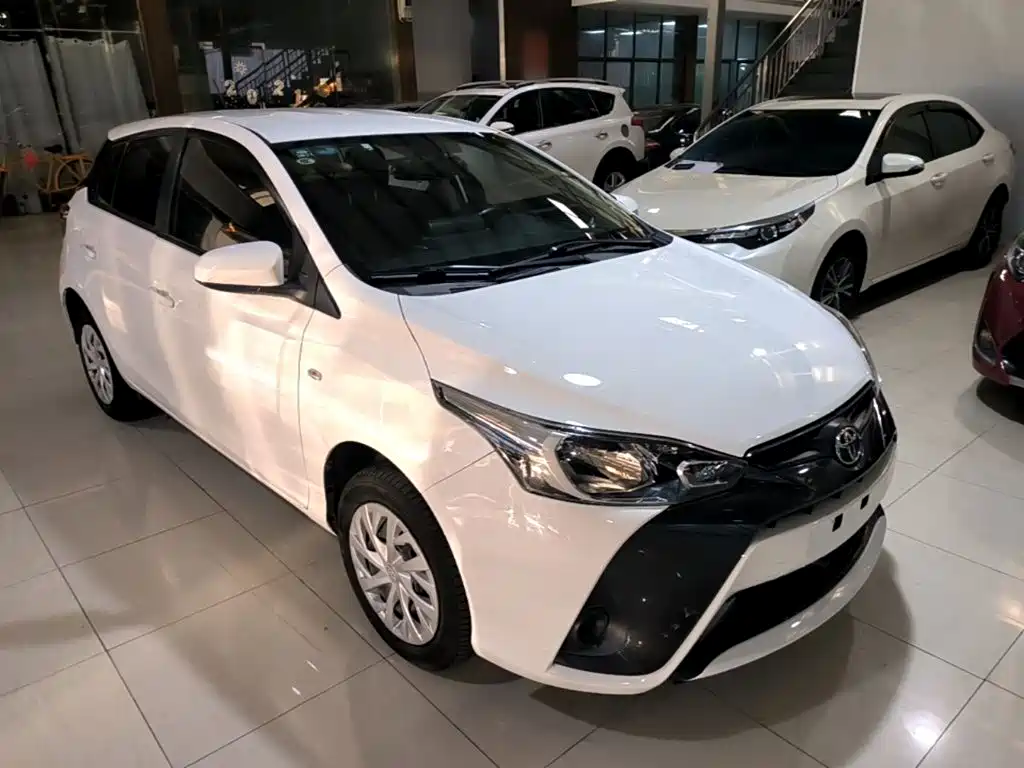 Toyota Yaris L — фото 3