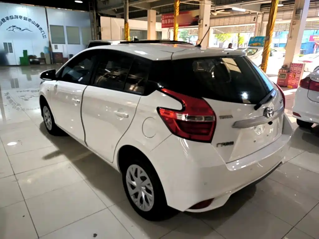 Toyota Yaris L — фото 4