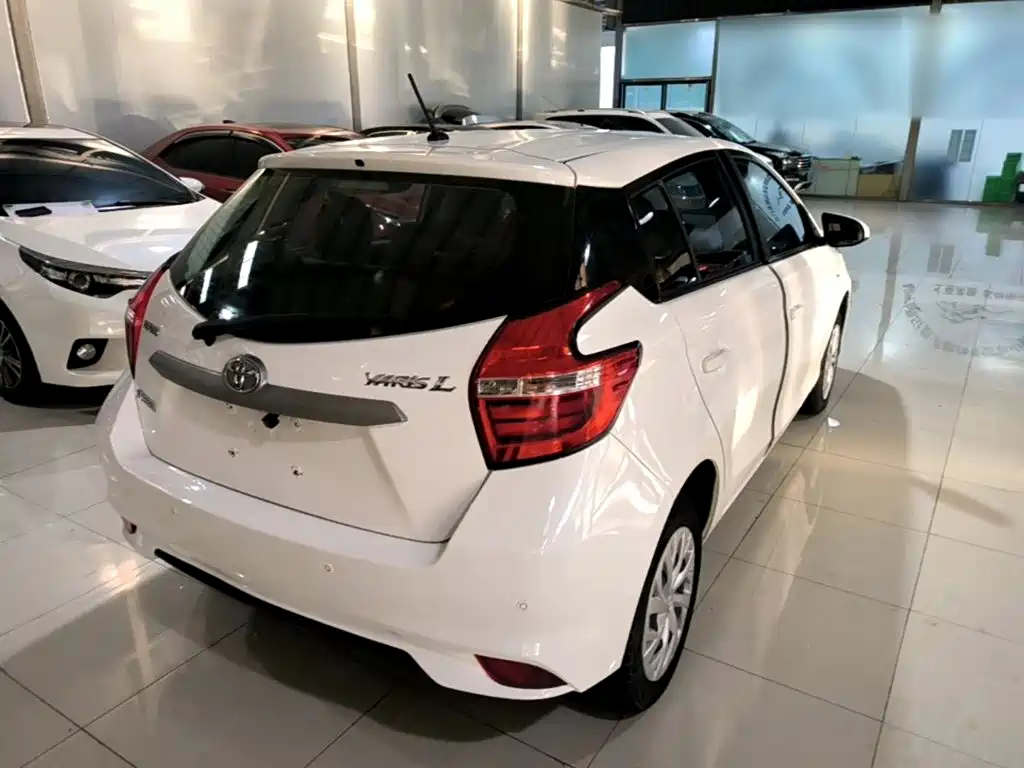 Toyota Yaris L — фото 6
