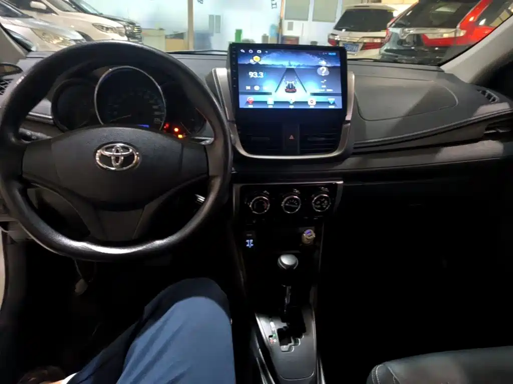 Toyota Yaris L — фото 9