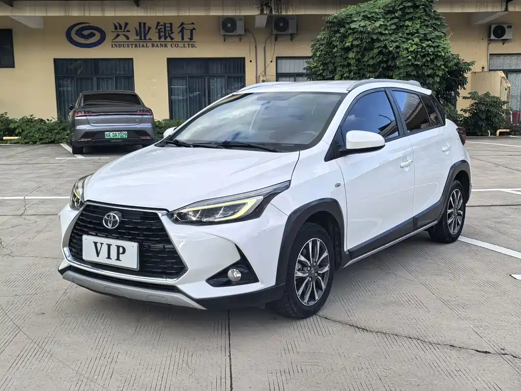 Toyota Yaris L — фото 2