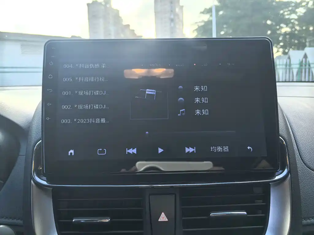 Toyota Yaris L — фото 19