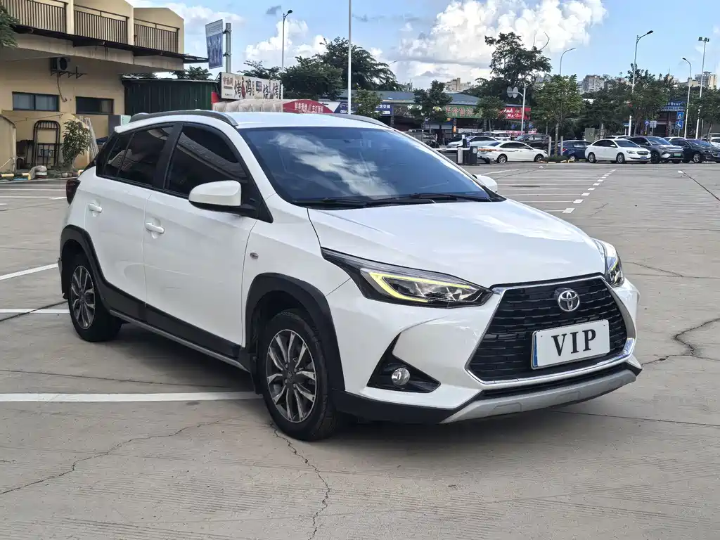 Toyota Yaris L — фото 4
