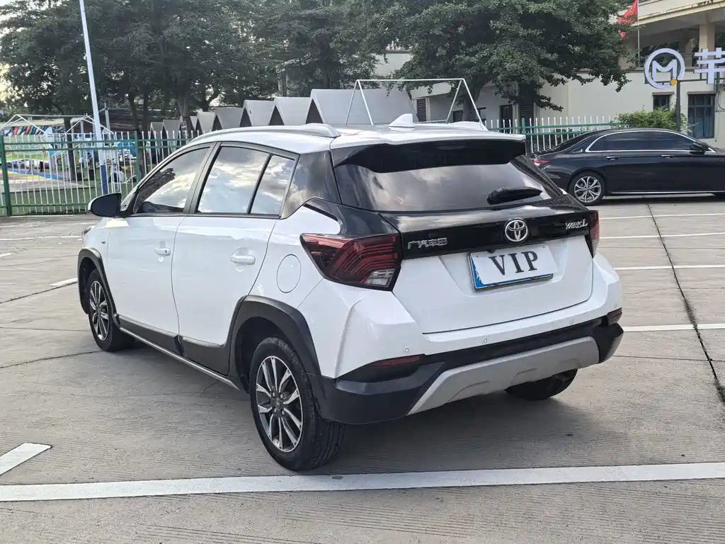 Toyota Yaris L — фото 5