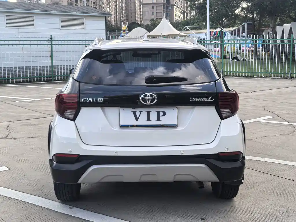 Toyota Yaris L — фото 6