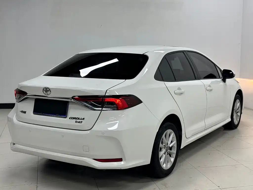 Toyota Corolla — фото 5