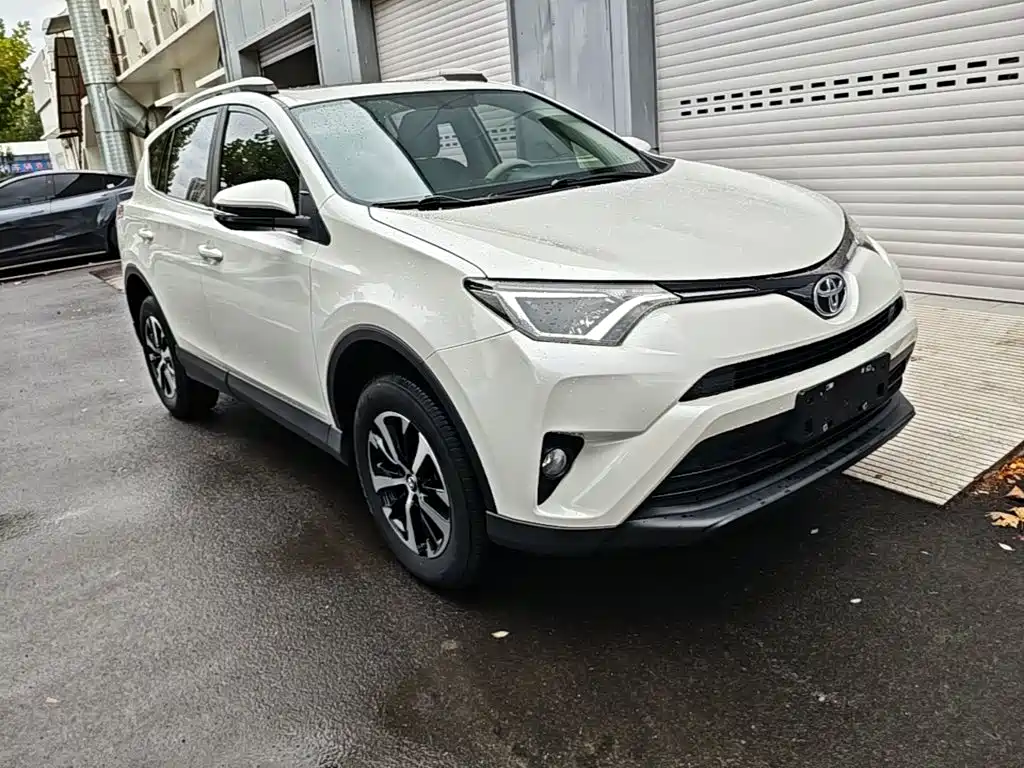 Toyota RAV4 — фото 3