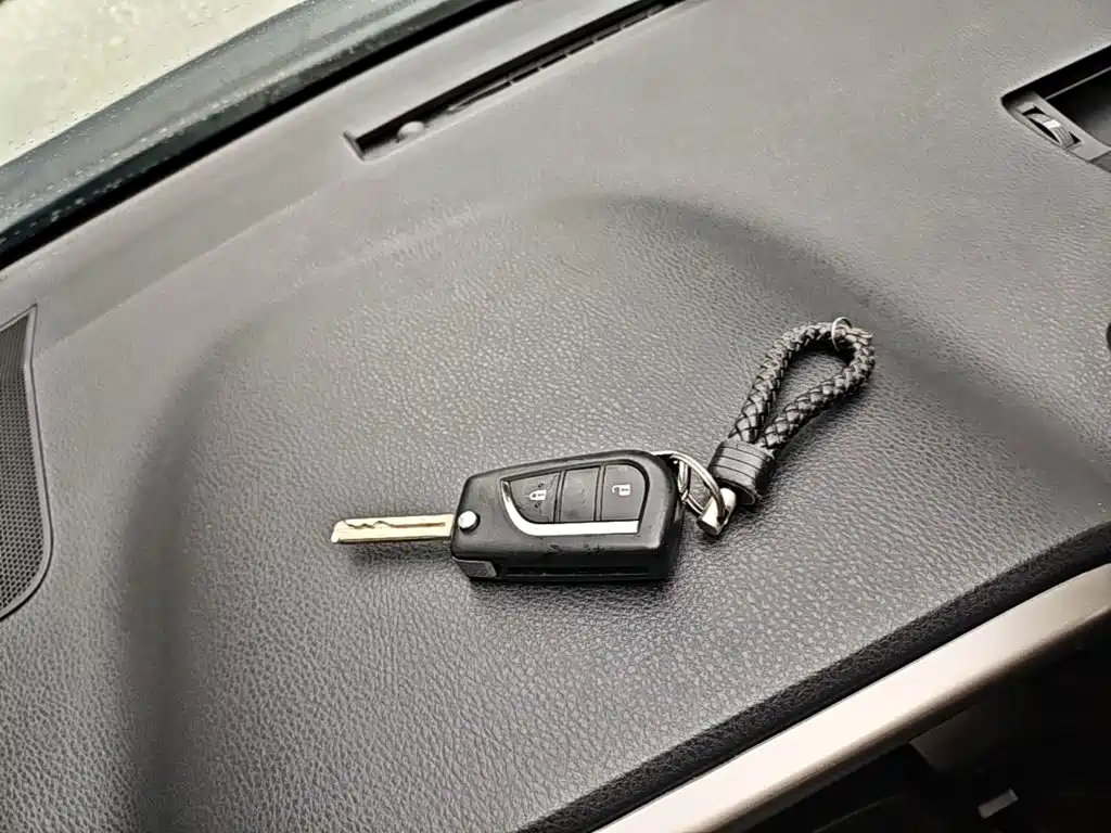 Toyota RAV4 — фото 8