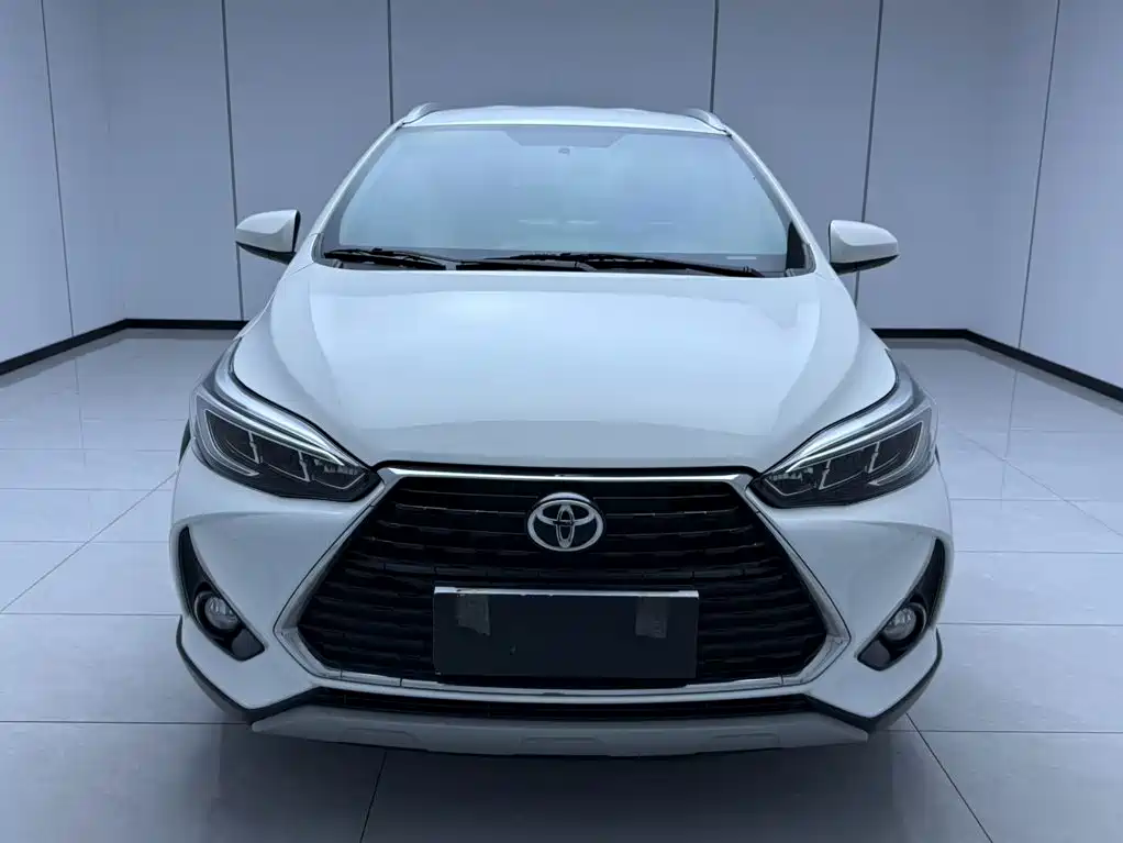 Toyota Yaris L — фото 2