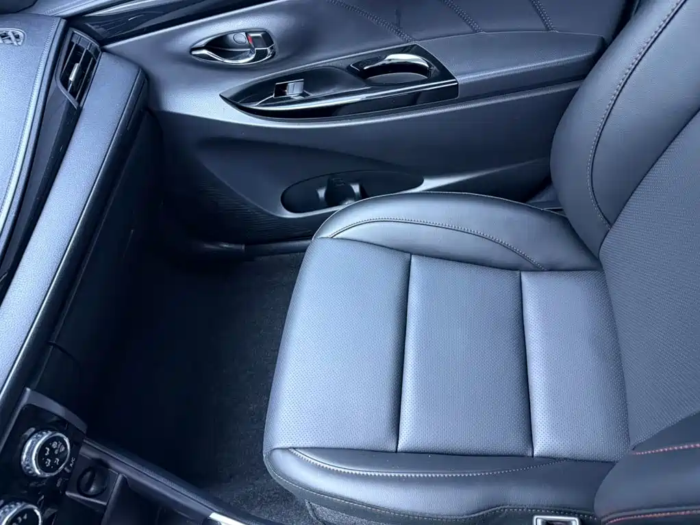 Toyota Yaris L — фото 13