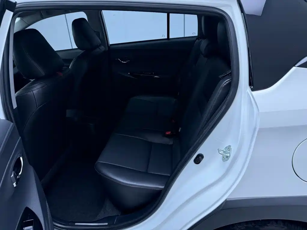 Toyota Yaris L — фото 17