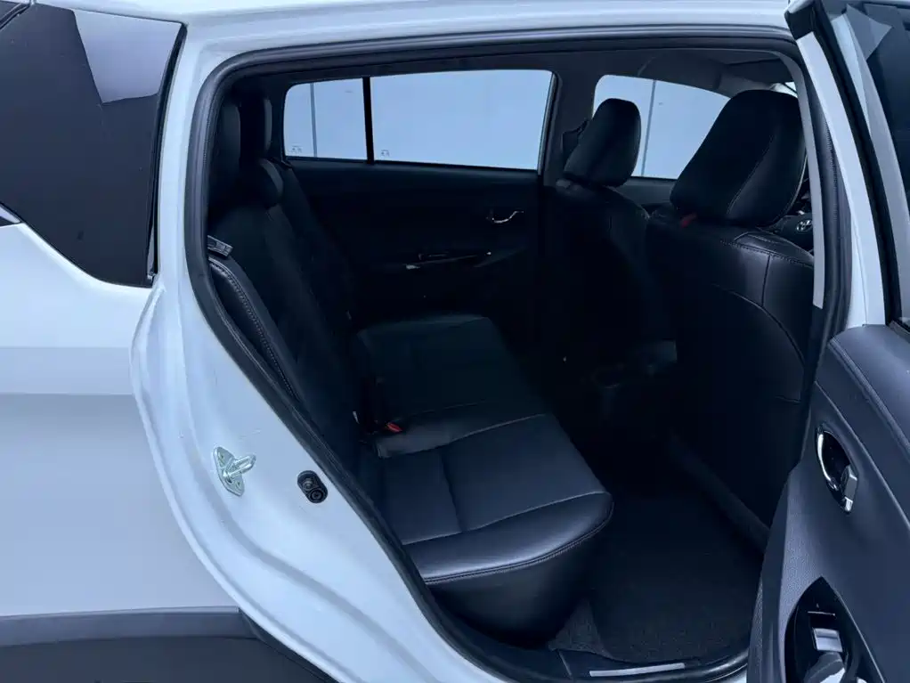 Toyota Yaris L — фото 20