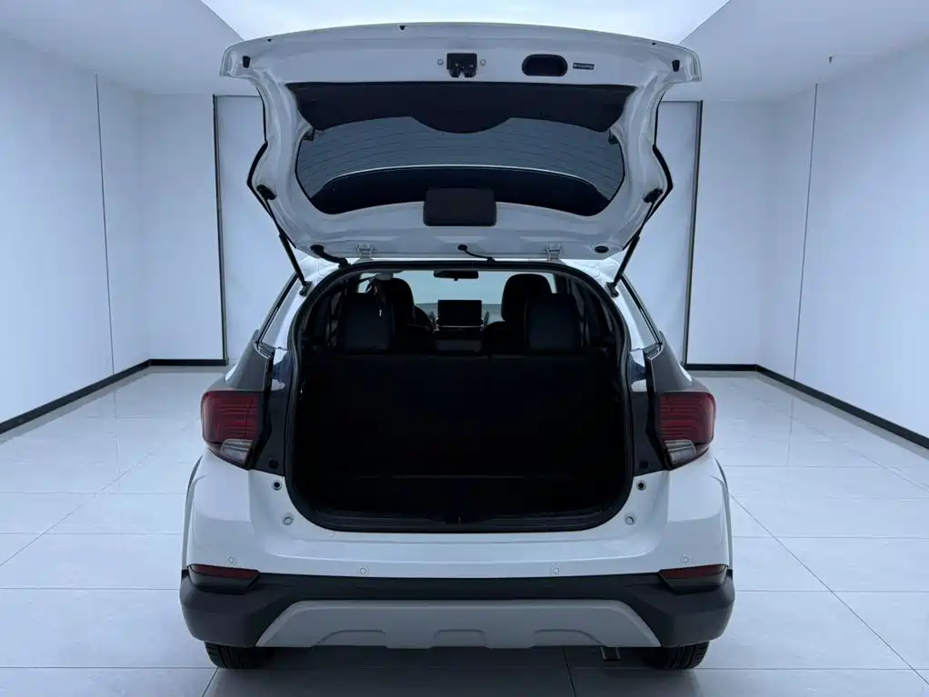 Toyota Yaris L — фото 22