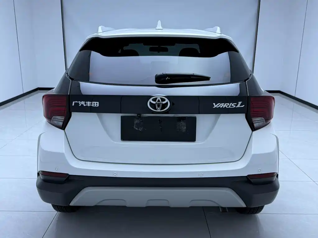 Toyota Yaris L — фото 5