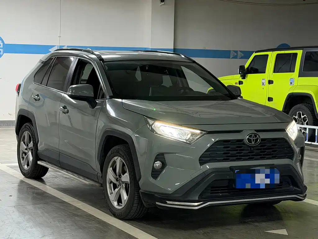 Toyota RAV4 — фото 3