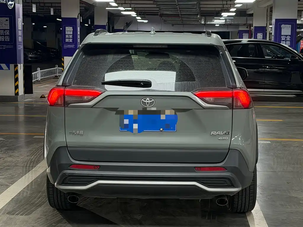 Toyota RAV4 — фото 8