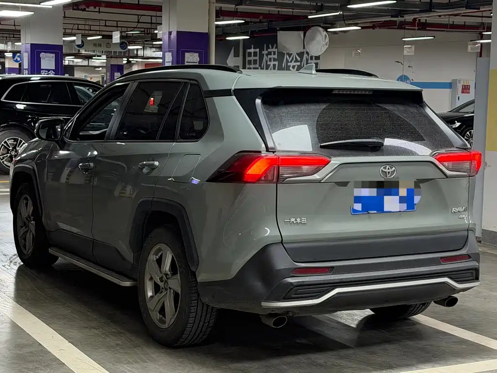 Toyota RAV4 — фото 9