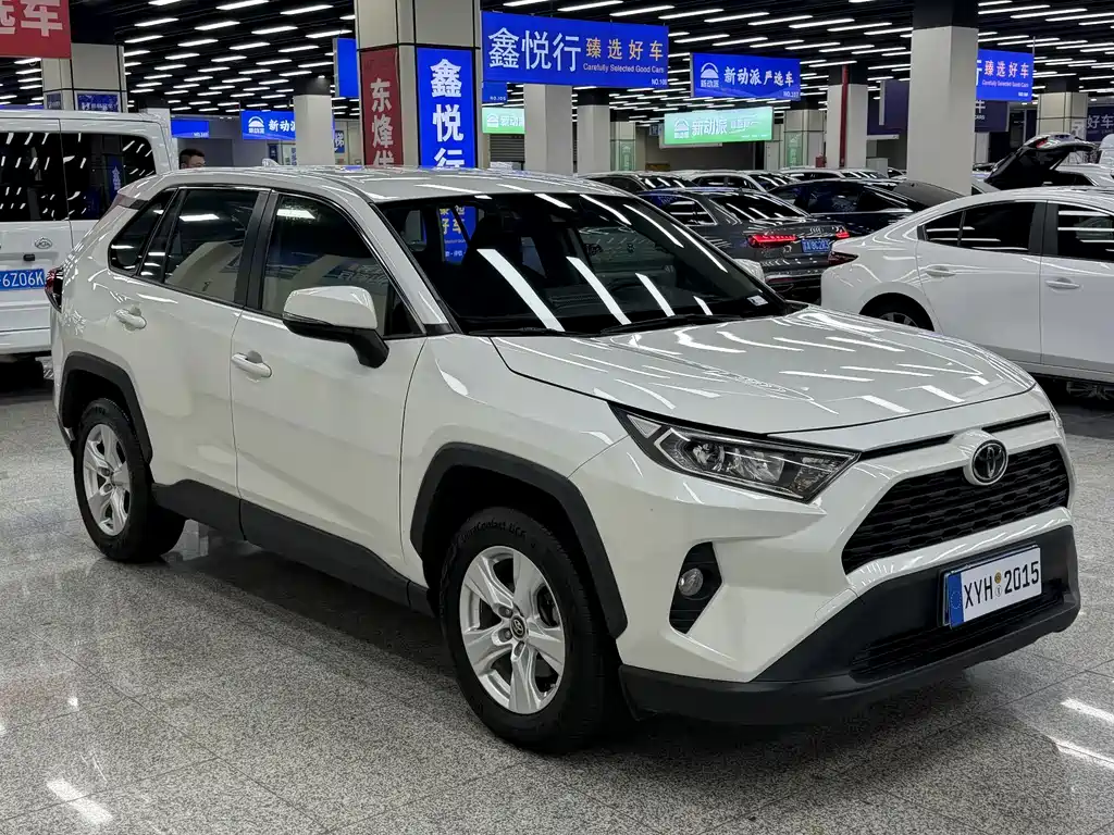 Toyota RAV4 — фото 3