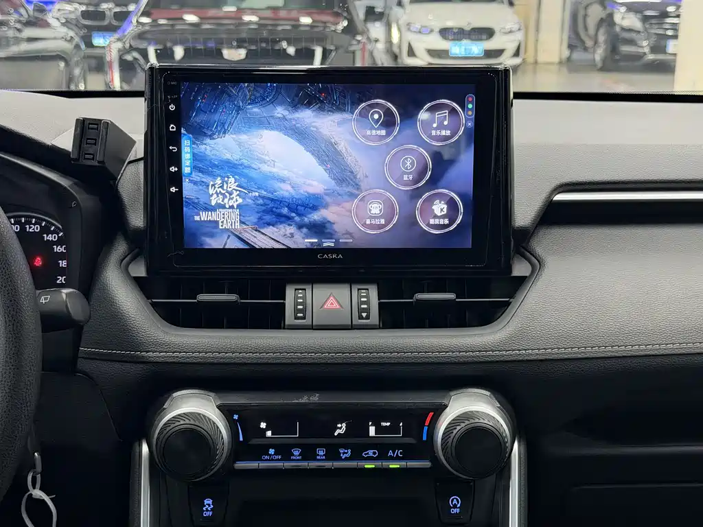 Toyota RAV4 — фото 8