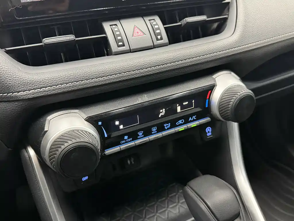 Toyota RAV4 — фото 9