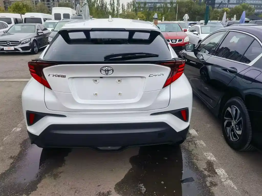 Toyota C-HR — фото 3