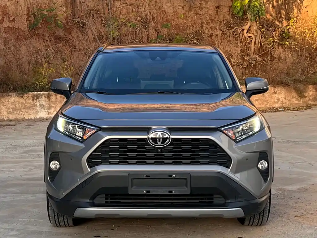 Toyota RAV4 — фото 2