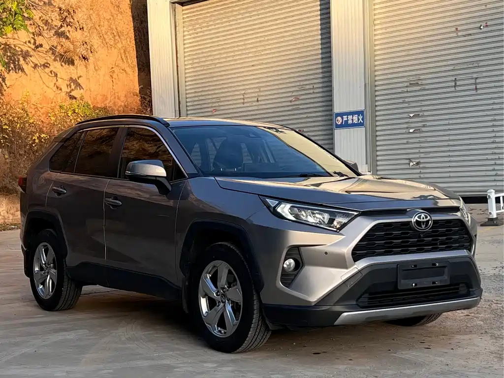 Toyota RAV4 — фото 3
