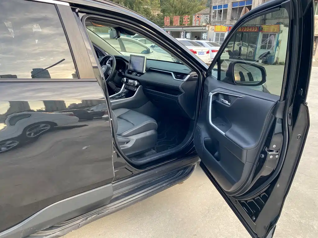 Toyota RAV4 — фото 14