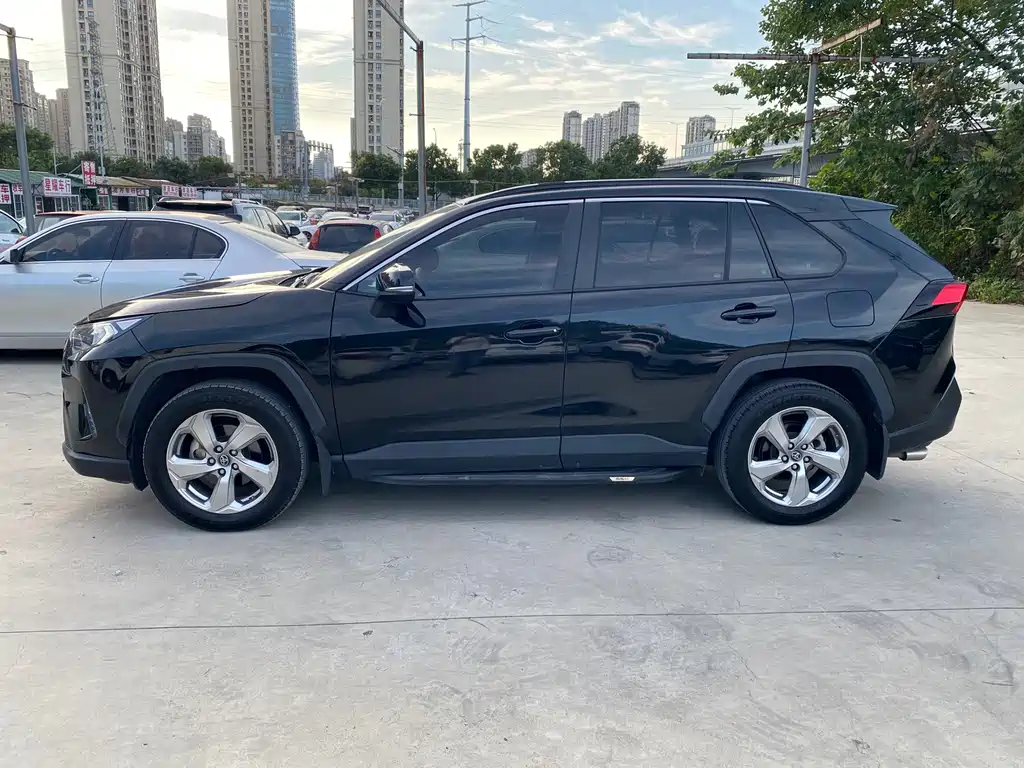 Toyota RAV4 — фото 3
