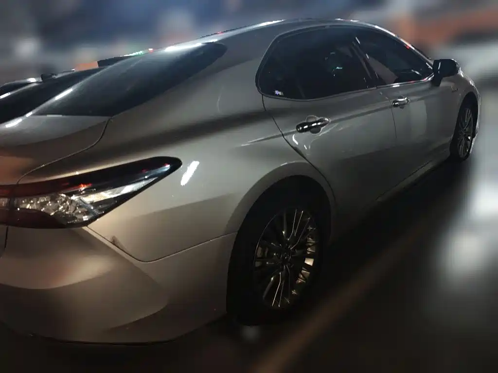 Toyota Camry — фото 4