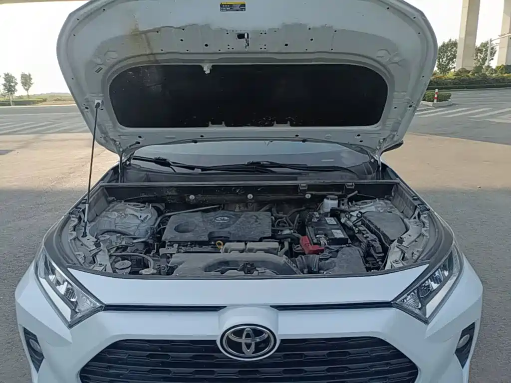 Toyota RAV4 — фото 15