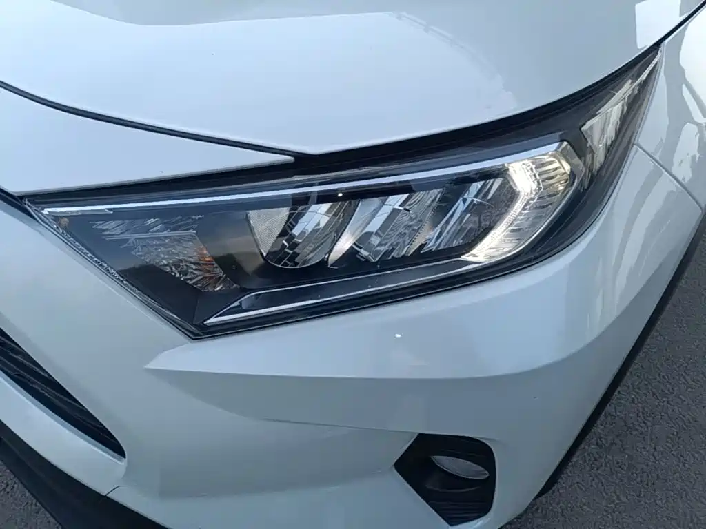 Toyota RAV4 — фото 17