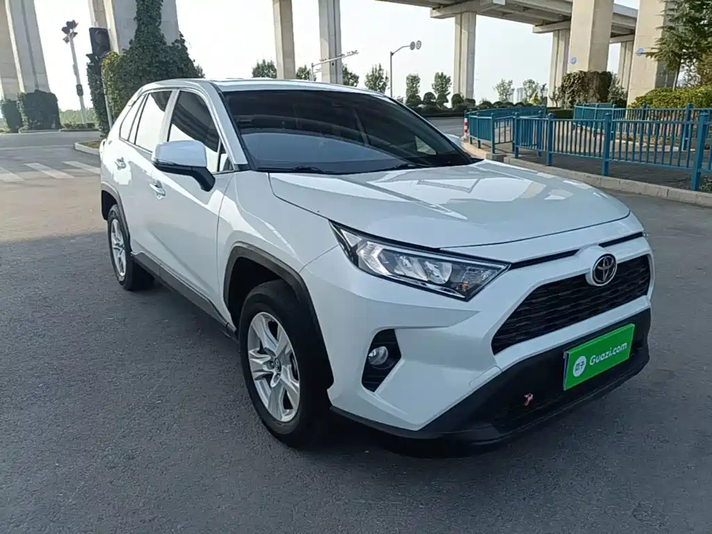 Toyota RAV4 — фото 21