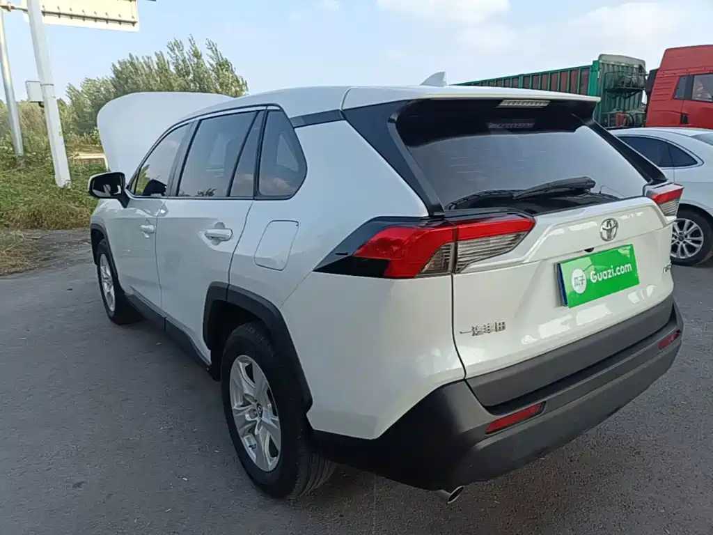 Toyota RAV4 — фото 22