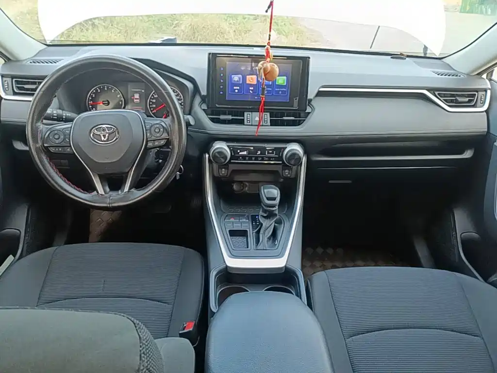 Toyota RAV4 — фото 5