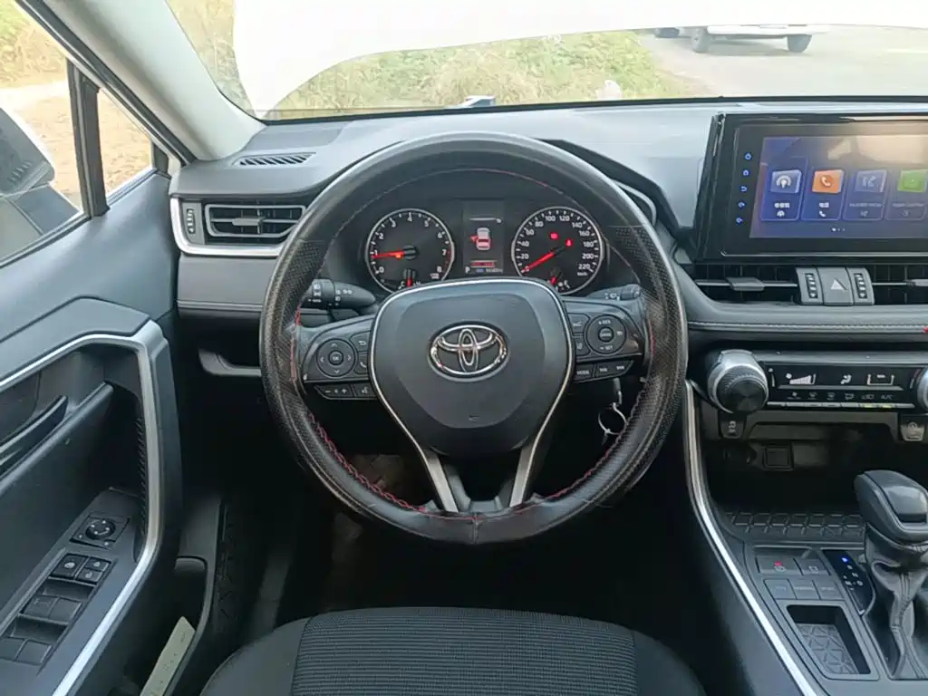 Toyota RAV4 — фото 6