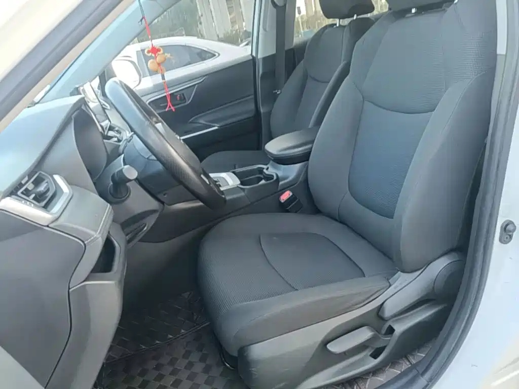 Toyota RAV4 — фото 10