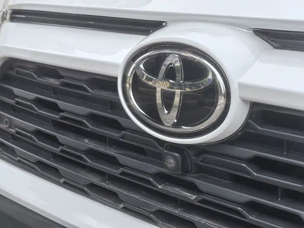 Toyota RAV4 — фото 4